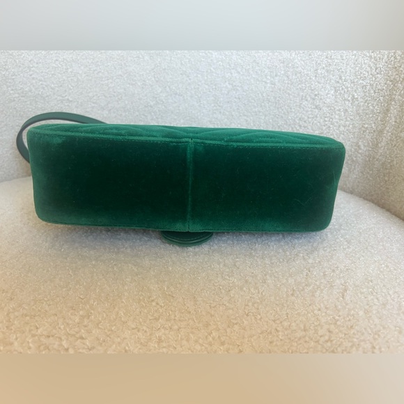 Emerald Green Velvet Gucci Marmont Purse - Picture 4 of 8